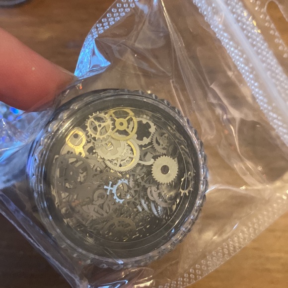 Bundle: Chrome Nail Dips and gems - Picture 10 of 10